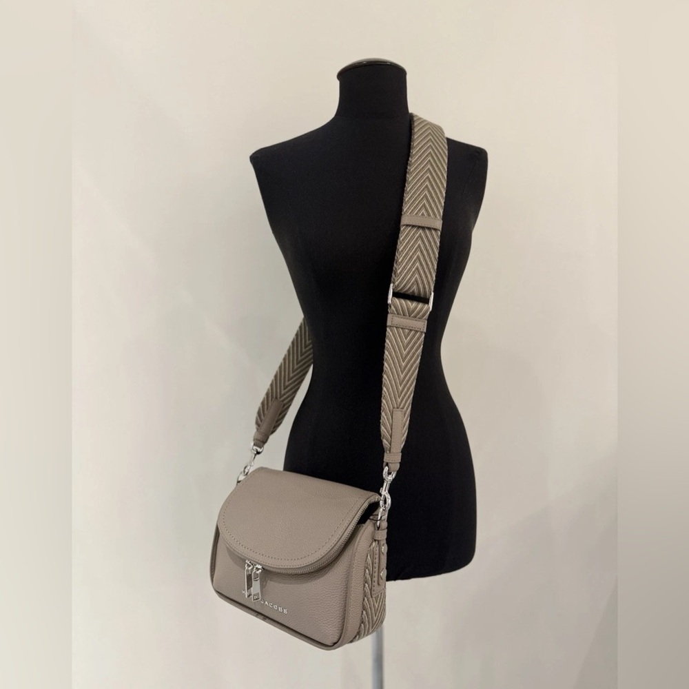 NWT Marc Jacobs groove leather mini messenger - concrete
